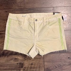 GAP 1969 | NWT Slim Cut-Offs light key lime green Sz 31
